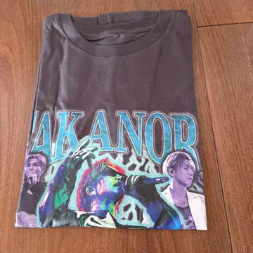 TAKANORI IWATA 티셔츠와 스티커