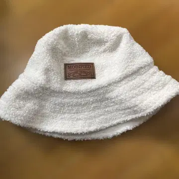화이트 플리스 버킷햇 MODIFIED