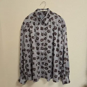 쿨 카레안, 레오파드 무늬 긴팔 셔츠