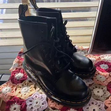 닥터 마틴 블랙 미드컷 부츠 6 (UK)