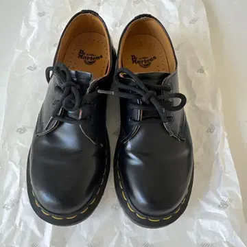 새상품급 Dr. Martens 블랙 22cm