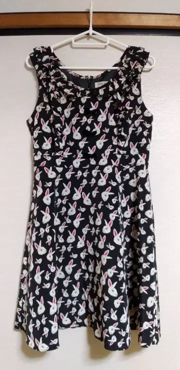 에밀리 템플 토끼 패턴 슬리브리스 프릴 원피스