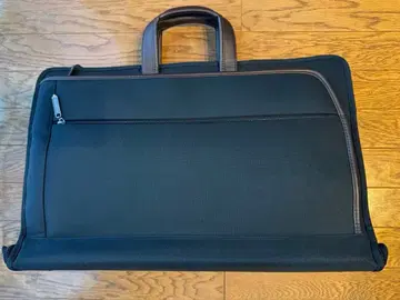 재킷이 들어가는 출장 가방