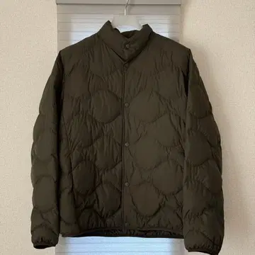 유니클로 울트라 라이트 다운 웨이브 퀼트 자켓 L 사이즈 다크 그린