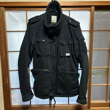 블랙 밀리터리 후드 부착 자켓