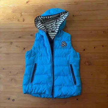 앰버시 파랑 스트라이프 후드 부착 베스트