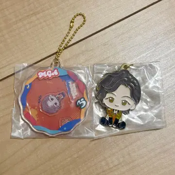 미세스 제일복권 E상 아크릴 참 F상 메탈 참 후지사와 료카 2점