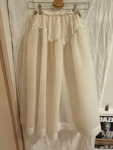 Her Praha 화이트 플레어 스커트