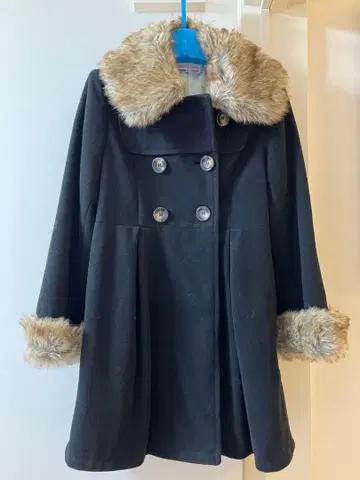 퍼가 달린 더블 브레스트 롱 코트