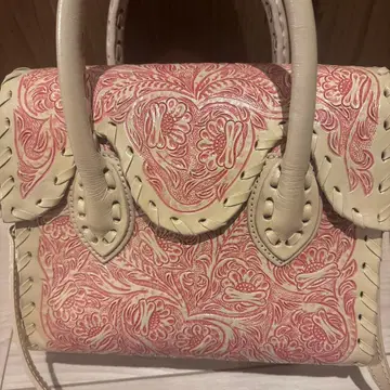 꽃무늬 숄더백 빨간색과 크림색 아베노 하루카스 카빙 트라이브스 한정판