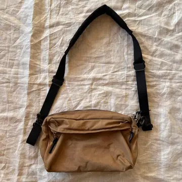 STANDARD SUPPLY 브라운 숄더백