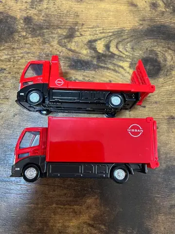 닛산 빨간색 미니카 2대 세트