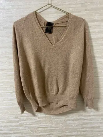 캐시미어 V넥 스웨터 베이지 온워드 카시야마