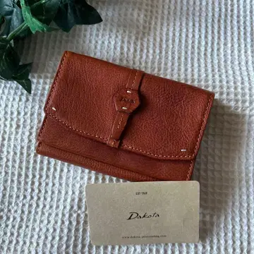 새상품 Dakota 이단 접이식 소가죽 지갑 브라운 추천