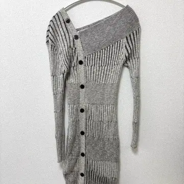 다나카 미나미 착용 SNIDEL 비대칭 버튼 니트 원피스