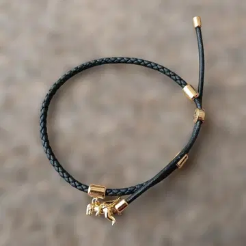 블랙 뜨개질 가죽 팔찌 골드 참 포함