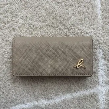 agnes b. 에네스베 키케이스