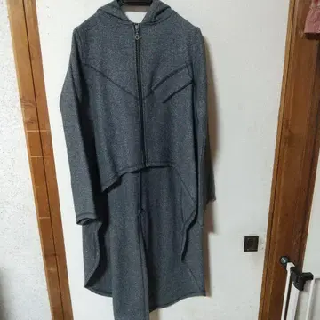 후드 부착 그레이 롱 코트