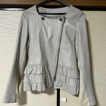 라이트 그레이 프릴 가죽 자켓