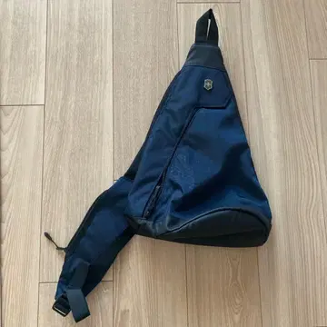 Victorinox 네이비 숄더백