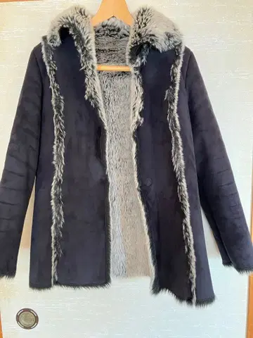 스웨이드풍 퍼 무스탕 코트 블랙