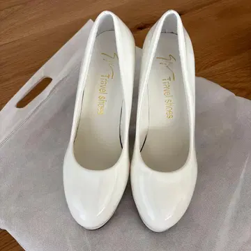 화이트 펌프스 하이힐