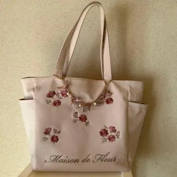메종 드 플뢰르 코스모스 자수 사이드 포켓 토트백
