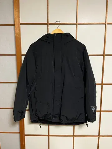 블랙 다운 자켓 후드 부착