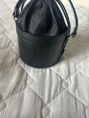 블랙 버킷 숄더백
