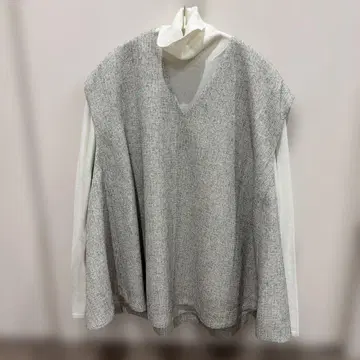 미라 오웬 그레이 V넥 슬리브리스 베스트