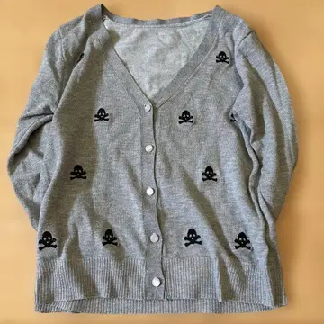 자수 그레이 가디건 해골