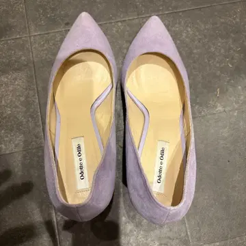 오데트 앤 오딜 라벤더 펌프스