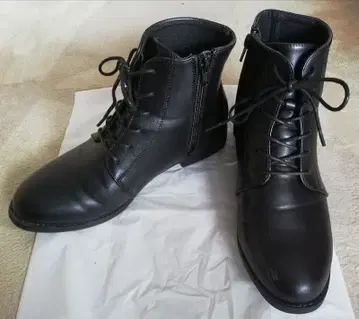 블랙 합성 피혁 워크 부츠