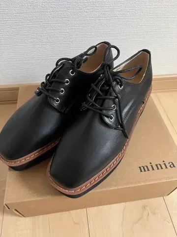 minia 블랙 레이스업 슈즈