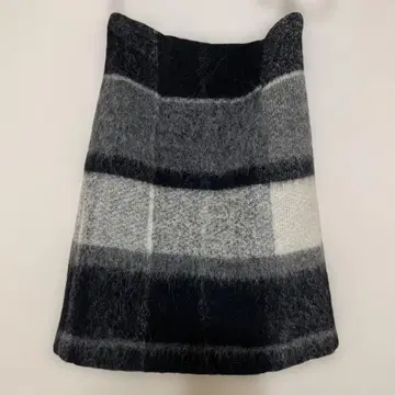 새상품급 띠어리 알파카 혼방 체크 무늬 타이트 스커트 블랙 화이트