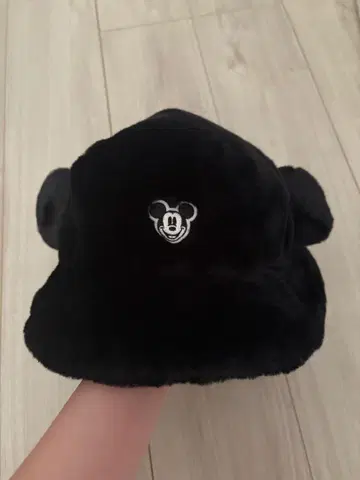 미키마우스 귀 달린 퍼 모자 블랙