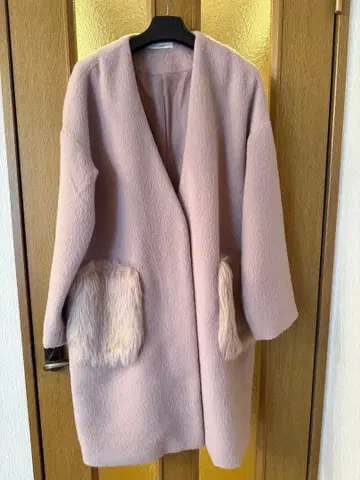 연한 핑크 플리스풍 롱 코트