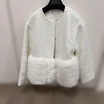 화이트 노카라 자켓 퍼 포함