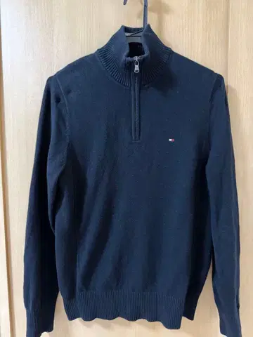 타미힐피거 블랙 하이넥 스웨터