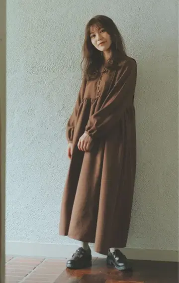 타카아시 아카리 x ehka sopo 원피스 브라운