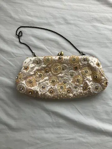 Shilla 비즈 장식 클러치백