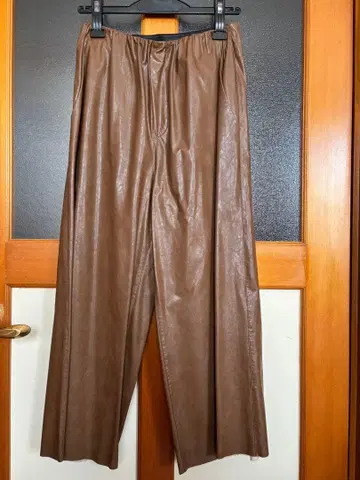 프라이오리티 카멜 에코 가죽 와이드 팬츠