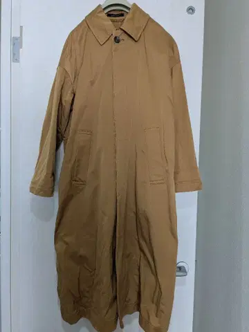 스터닝 루어 브라운 나일론 롱 코트