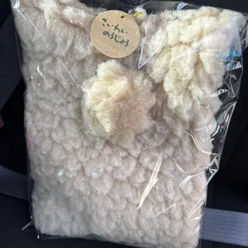 무서운 성견 옷 갈아입기 의류 크림색