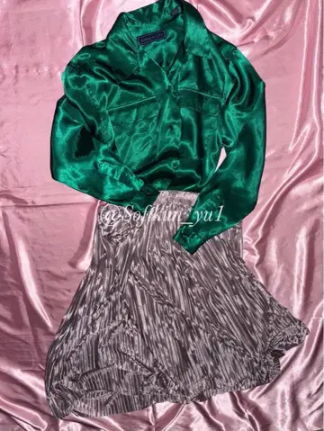 매끈매끈 코디 2세트 새틴 블라우스 플리츠 스커트 광택 허리밴딩