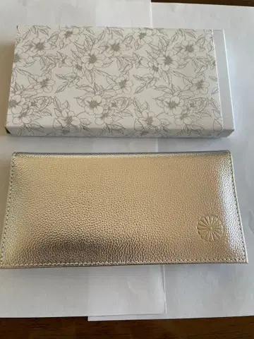 황궁 한정판 미사용 새상품 완판템 실버 가죽 장지갑 박스 포함
