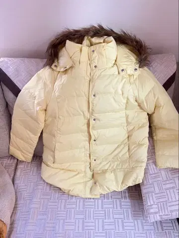 후드 부착 담황색 다운 자켓 M