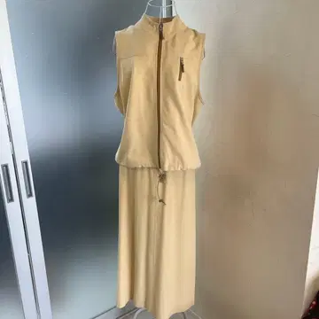 m 크림색 집업 베스트 스커트 셋업