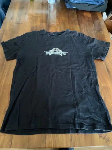 그래픽 프린트 블랙 T셔츠