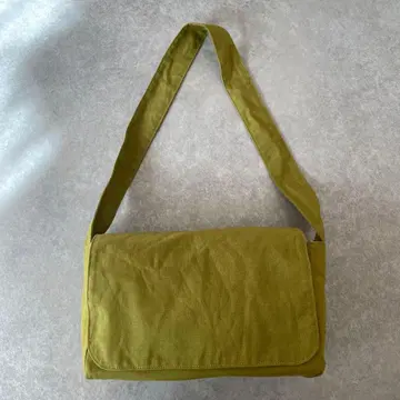 새상품급 뉴스 페이퍼 백 연두색 메신저 백